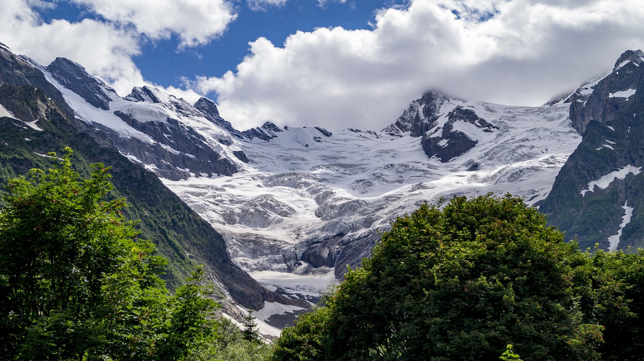 エルブルス山からの下山風景と疲労困憊の様子