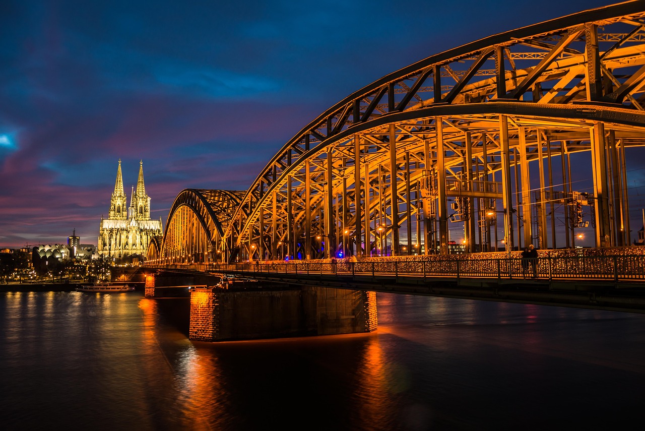 ケルン大聖堂の夜景