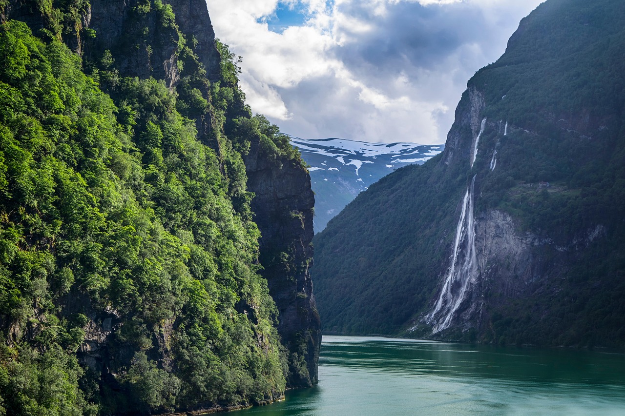 ノルウェー西部のフィヨルド群（Pixabay / ELG21）