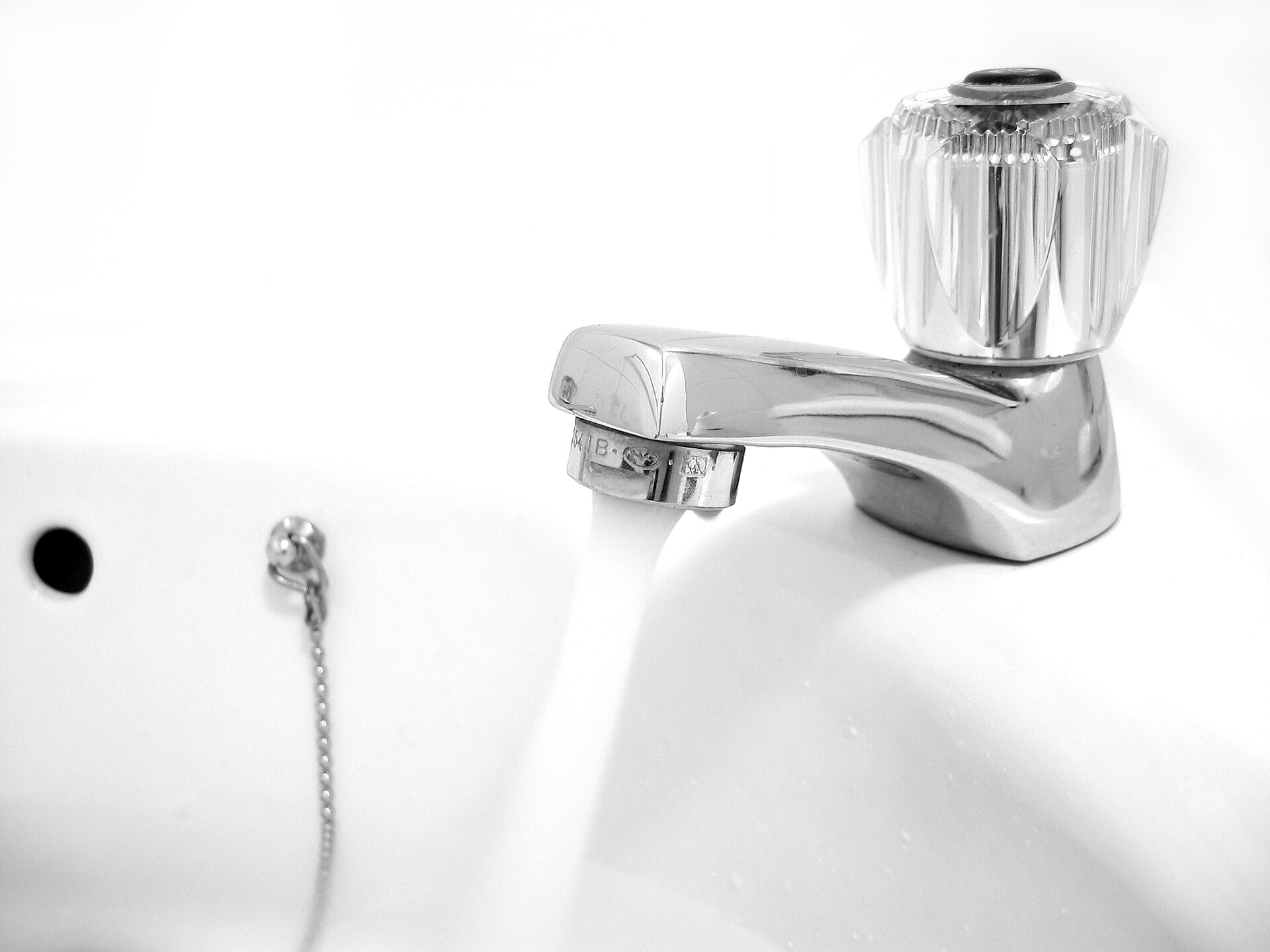 faucet running water sink