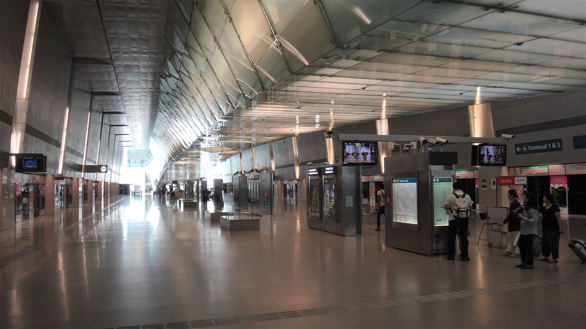 シンガポールのMRT駅のプラットホーム